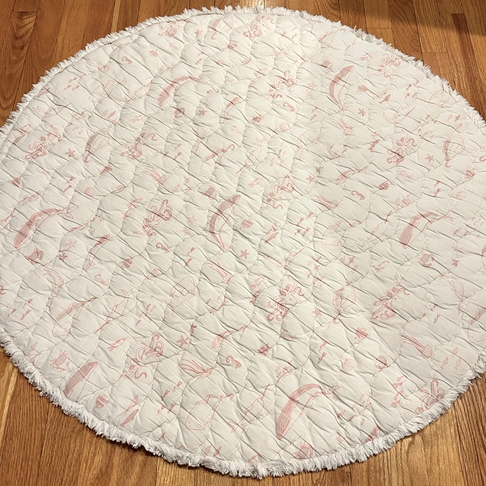 Pehr round “Life Aquatic Fringed Playmat”, pink, reversible